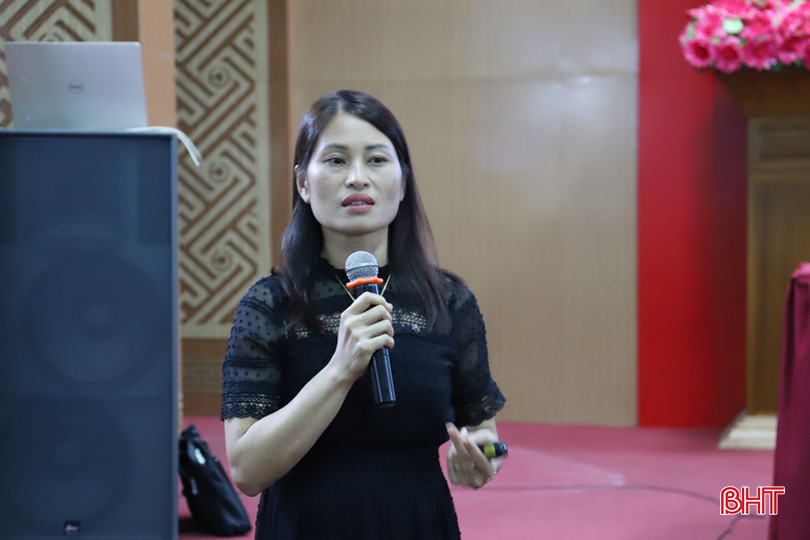 Tiến sỹ Trần Thị Thủy - giảng viên chính Khoa Du lịch và Công tác xã hội (Đại học Vinh) phân tích những hạn chế trong cách thức phát triển du lịch tại Hà Tĩnh. Tiến sỹ Trần Thị Thủy - giảng viên chính Khoa Du lịch và Công tác xã hội (Đại học Vinh) phân tích những hạn chế trong cách thức phát triển du lịch tại Hà Tĩnh.