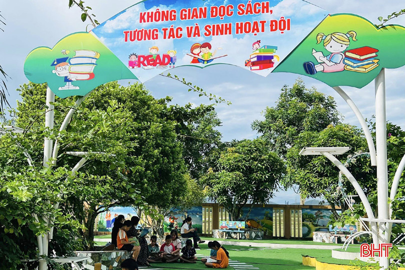 Không gian đọc sách, tương tác và sinh hoạt đội của Trường Tiểu học Tân Lâm Hương 2 trở thành sân chơi ngày hè cho học sinh. 2.jpg