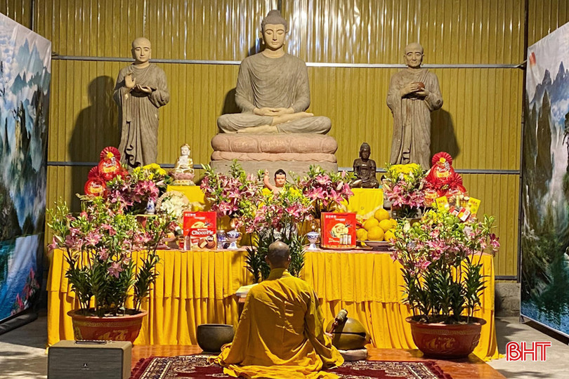 Chùa Vĩnh hiện chỉ còn gốc tích là phần móng, nhà chùa và người dân địa phương lập nơi thờ tự tạm thời trong lúc chờ kinh phí phục dựng. 8.jpg
