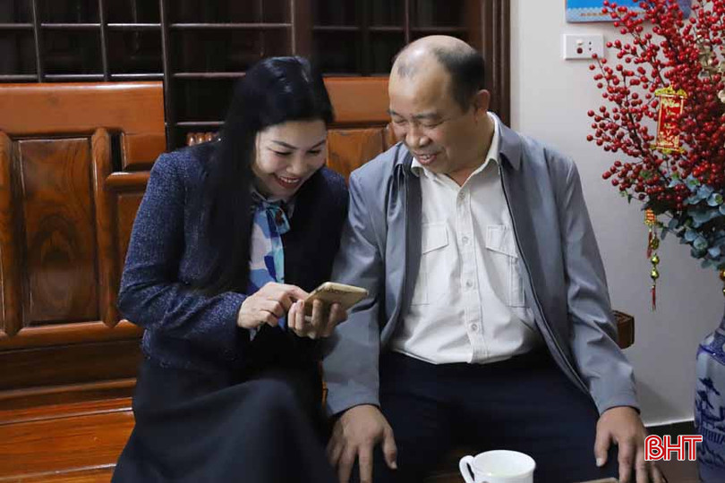 Cô Nga may mắn có chồng luôn yêu thương, chia sẻ và các con chăm ngoan, học giỏi. 3.jpg