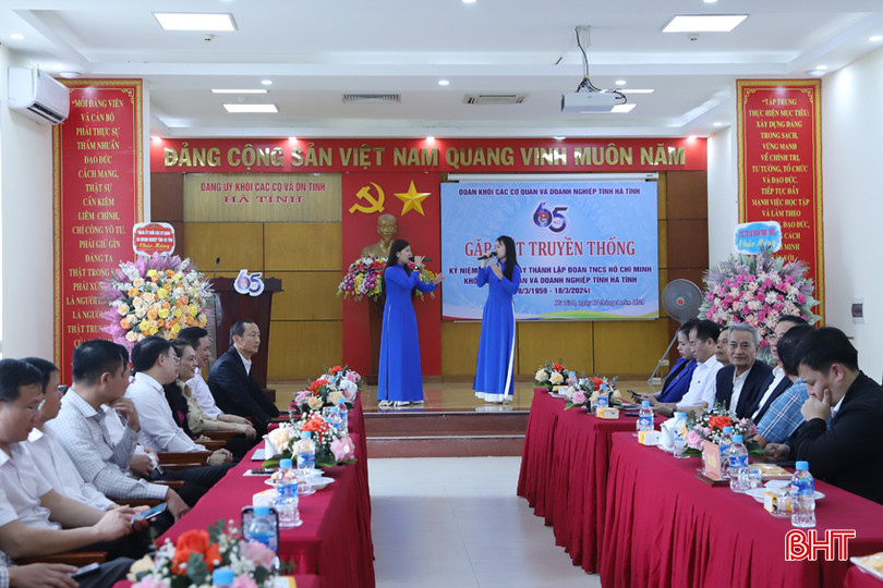 Đại biểu tham dự buổi gặp mặt. 1.jpg