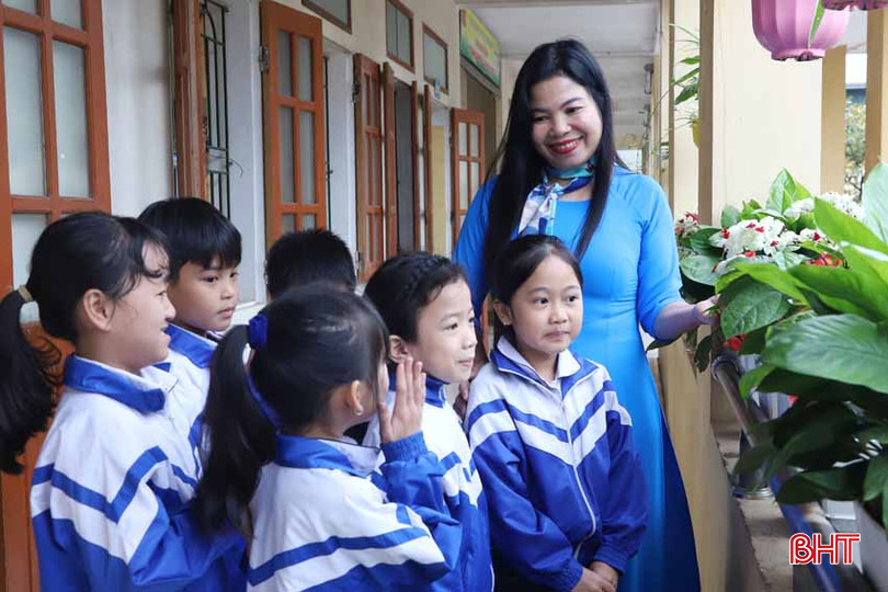 Sâu sát nắm bắt tâm lý của học sinh, cô Nga trở thành người mẹ thứ hai của các em. 5.jpg