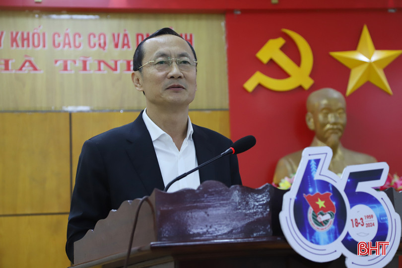 Bí thư Đảng ủy Khối CCQ&DN tỉnh Đặng Ngọc Sơn phát biểu tại buổi gặp mặt. 7.jpg