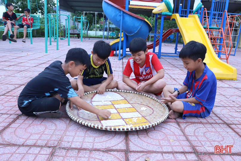 Mô hình "Nhà văn hóa cộng đồng - Ngôi nhà trí tuệ" đã trở thành không gian sinh hoạt văn hóa của người dân, góp phần thực hiện phong trào “Toàn dân đoàn kết xây dựng đời sống văn hóa”. 555.jpg