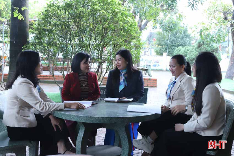 Những buổi sinh hoạt của nữ công nhà trường là hoạt động ý nghĩa giúp các nữ giáo viên Trường Tiểu học Kỳ Tân chia sẻ kinh nghiệm xây dựng gia đình hạnh phúc. 7.jpg