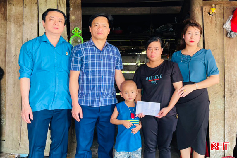 Nhiều đơn vị lựa chọn chương trình từ thiện nhân đạo làm điểm nhấn cho hoạt động hướng tới Ngày Quốc tế Phụ nữ 8/3. 3.jpg