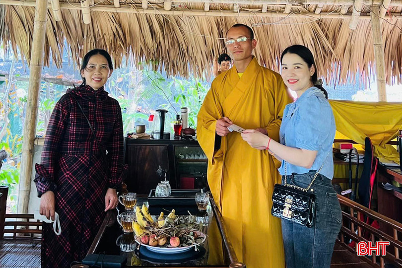 Một số nhóm thiện nguyện tặng quà, hỗ trợ kinh phí để sư thầy chăm sóc, nuôi dưỡng các em nhỏ. 6.jpg