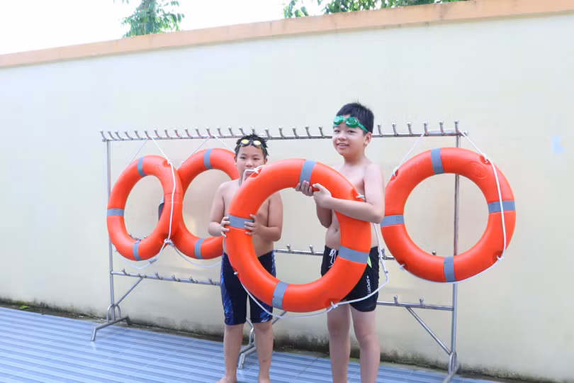 Trang bị kỹ năng bơi, cứu đuối an toàn là nội dung mà các trường học ở huyện Đức Thọ đã đưa vào chương trình ngoại khóa.