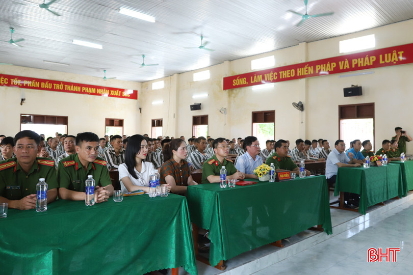Đại biểu tham dự chương trình. 1.jpg