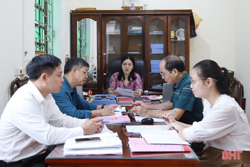 Ủy ban MTTQ huyện Can Lộc gấp rút hoàn thiện các phần việc để tổ chức đại hội theo đúng tiến độ. 3.jpg