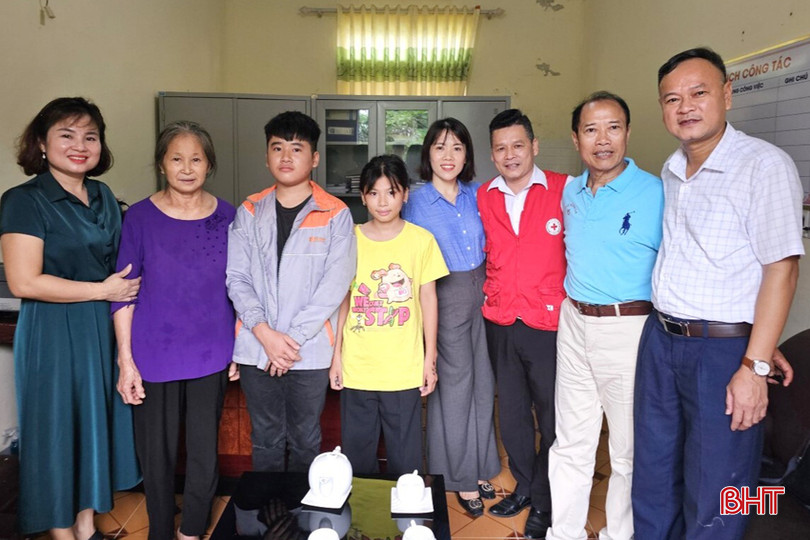 Em Phan Đặng Tuân và Nguyễn Thị Bảo Trâm được vào Làng Trẻ em mồ côi Hà Tĩnh sinh sống, học tập. 99.jpg