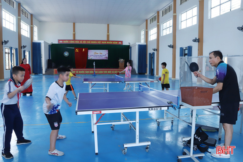 CLB Bóng bàn của Trường Tiểu học thị trấn Đức Thọ thu hút nhiều học sinh trên địa bàn tham gia. 1.jpg