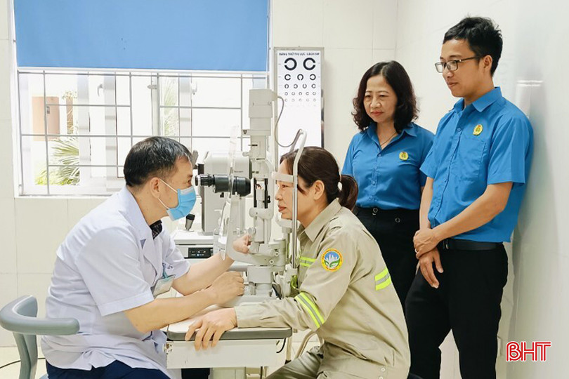 Với sự chỉ đạo sát sao của chính quyền, 100% cơ quan, đơn vị, doanh nghiệp trên địa bàn TX Hồng Lĩnh sẽ khám sức khỏe cho người lao động trong Tháng Công nhân. Với sự chỉ đạo sát sao của chính quyền, 100% cơ quan, đơn vị, doanh nghiệp trên địa bàn TX Hồng Lĩnh sẽ khám sức khỏe cho người lao động trong Tháng Công nhân.