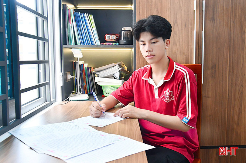 Nguyễn Hoàng Anh - chủ nhân 2 giải cuộc thi viết thư quốc tế UPU năm 2022 và 2024. anh dai dien.jpg