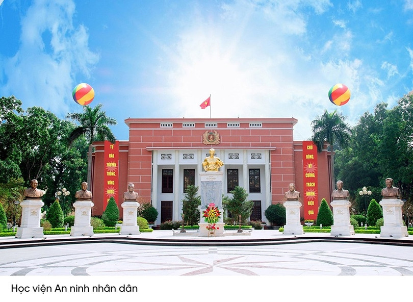 Huy Cận là người ký quyết định thành lập trường đại học nào?