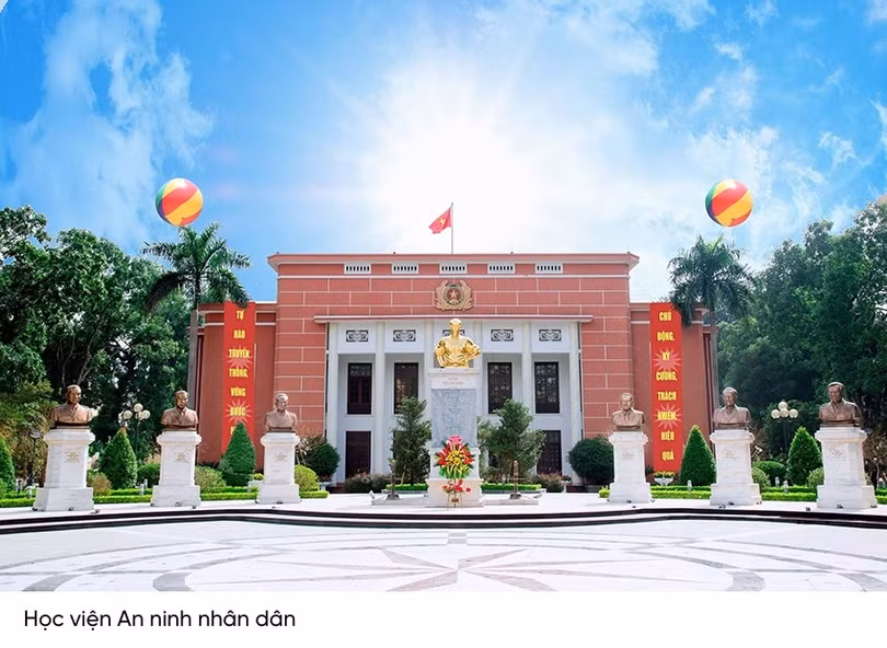 Huy Cận là người ký quyết định thành lập trường đại học nào?