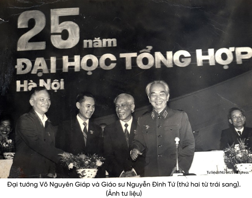 Giáo sư Nguyễn Đình Tứ từng giữ chức vụ bộ trưởng bộ nào?