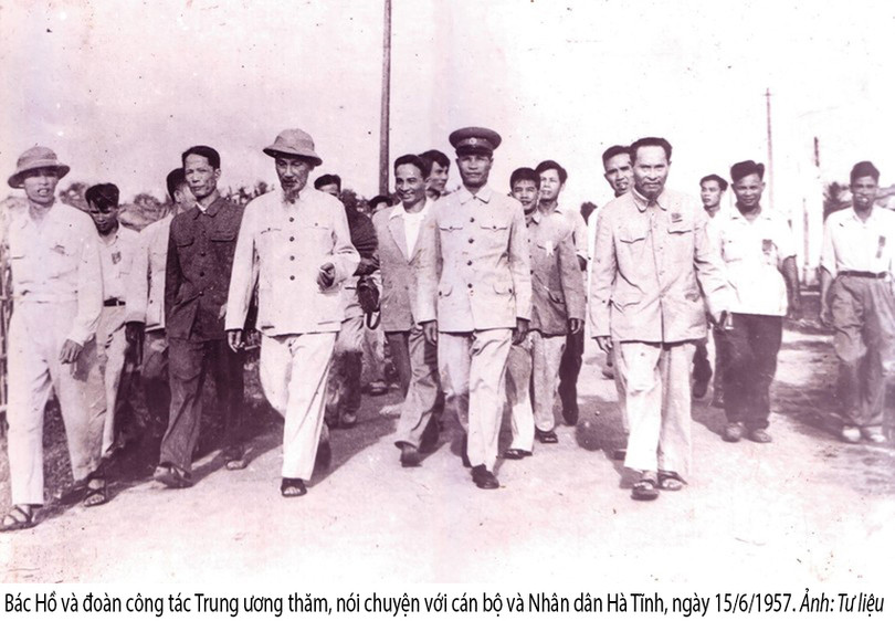 Ngày 30/12/1949, Bác Hồ đã ký lệnh tặng thưởng huân chương gì cho Đảng bộ và Nhân dân Hà Tĩnh?