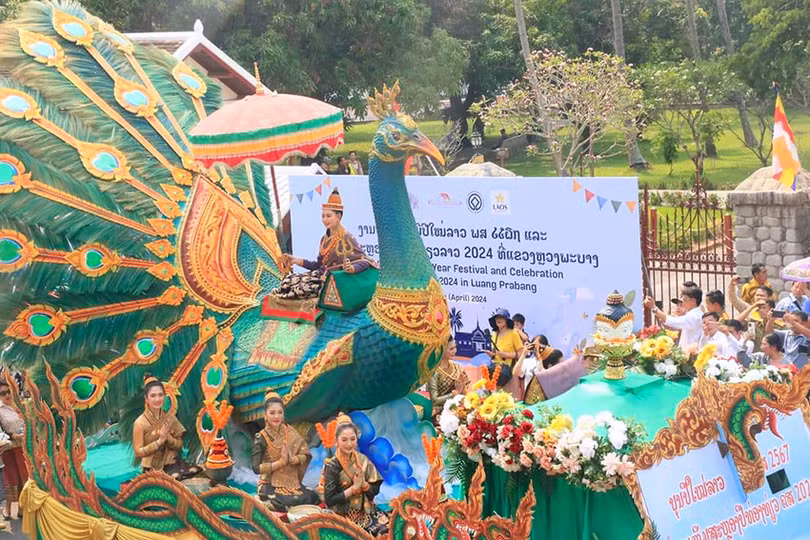 anh 10 luangprabang vientiane time.jpg