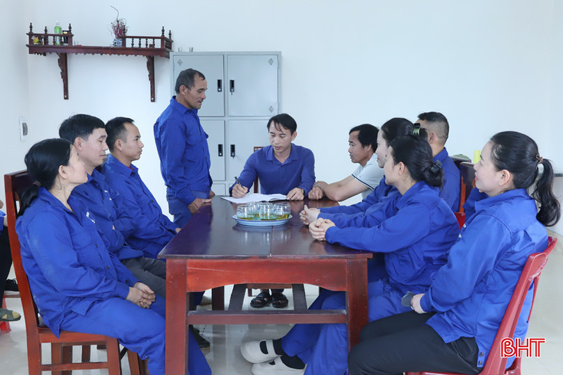 Với năng lực chuyên môn, kinh nghiệm nhiều năm công tác, ông Đại thường xuyên đề xuất những phương án điều tiết hồ đập, tưới tiêu phù hợp. 4.jpg