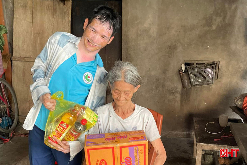Dù là người khuyết tật nhưng anh Lê Thái Bình là một gương mặt quen thuộc với cộng đồng những người làm thiện nguyện ở Hà Tĩnh. 5.jpg
