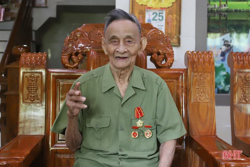 Ông Phạm Như Ý kể về những ngày tháng lịch sử hào hùng. 1.jpg