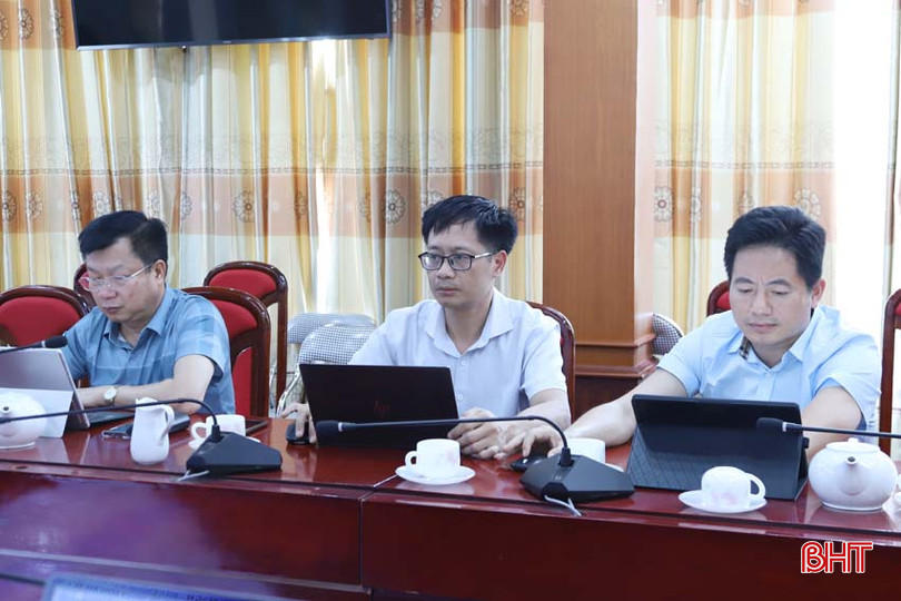 Lãnh đạo các sở, ngành tham dự hội nghị tại điểm cầu Hà Tĩnh. 3.jpg
