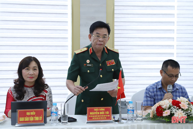 Thiếu tướng Nguyễn Đức Tới thông tin khái quát tình hình phát triển kinh tế - xã hội của tỉnh Hà Tĩnh và kết quả công tác hội cựu chiến binh. 2.jpg