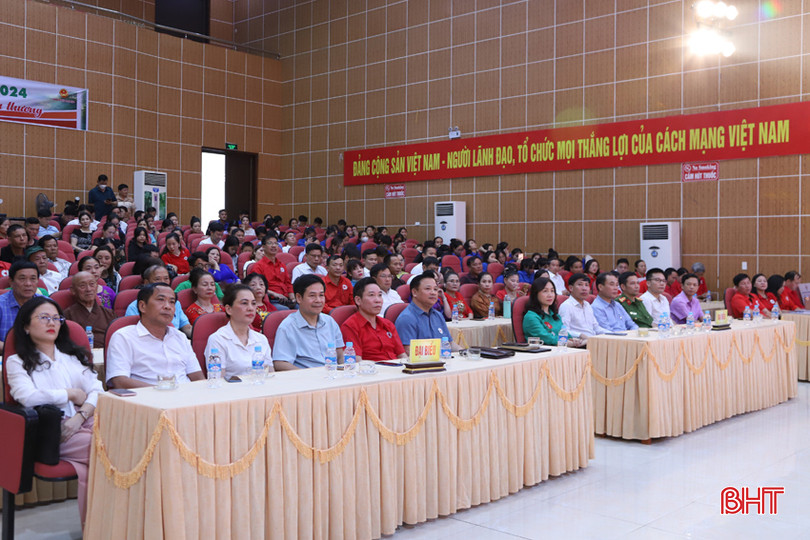 Đại biểu tham dự chương trình. 1.jpg
