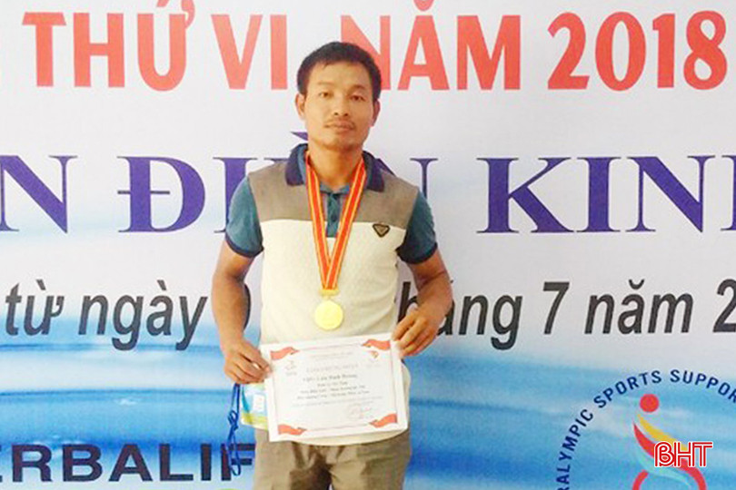 Anh Hoàng giành nhiều thành tích cao trong các đại hội thể thao dành cho người khuyết tật. Ảnh tư liệu. 2.jpg