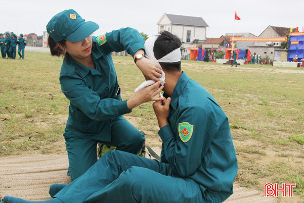 Xem dân quân vùng biển bãi ngang Hà Tĩnh huấn luyện chiến đấu