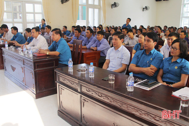 LĐLĐ Nghi Xuân tôn vinh 20 công nhân lao động tiêu biểu năm 2018