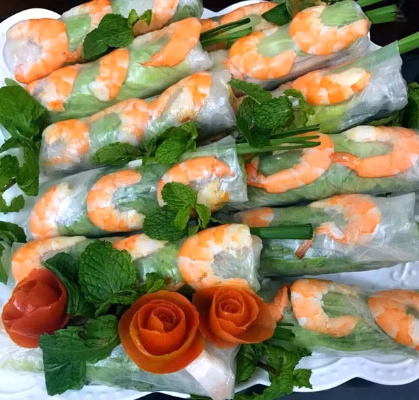 Hướng dẫn làm gỏi cuốn tôm thịt giải nhiệt ngày hè
