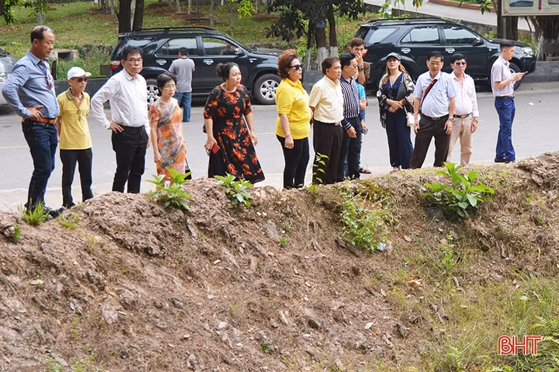 Du khách quốc tế, trong nước tham quan các điểm du lịch Hà Tĩnh