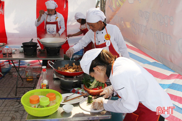Về Xuân Thành xem các đầu bếp trổ tài nấu nướng