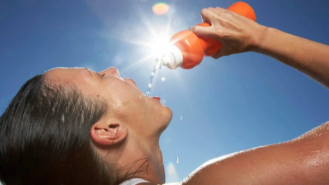 9 vấn đề sức khỏe có thể xảy ra khi nắng nóng 40 độ C