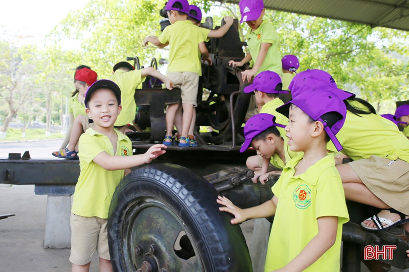 200 học sinh Mầm non Trí Đức về tri ân Ngã ba Đồng Lộc