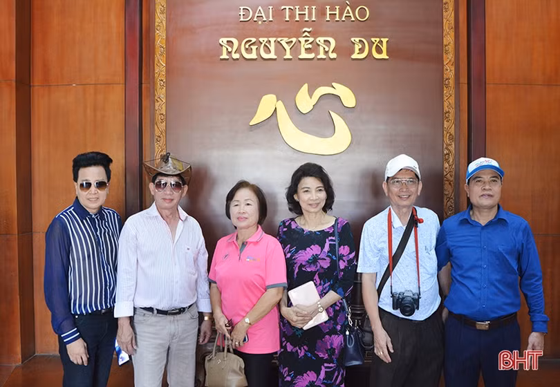 Du khách quốc tế, trong nước tham quan các điểm du lịch Hà Tĩnh