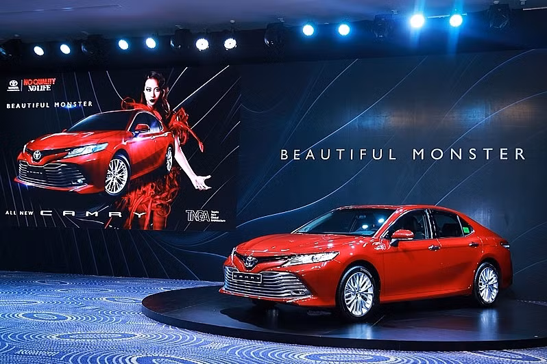 Toyota Camry 2019 nhập khẩu từ Thái Lan giá bán từ 1,029 tỷ đồng