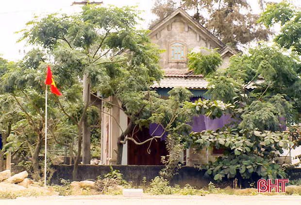 Xe quá tải, quá khổ tung hoành, hàng chục hộ dân Xuân Liên sống trong ô nhiễm