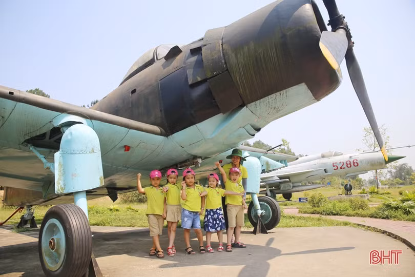 200 học sinh Mầm non Trí Đức về tri ân Ngã ba Đồng Lộc