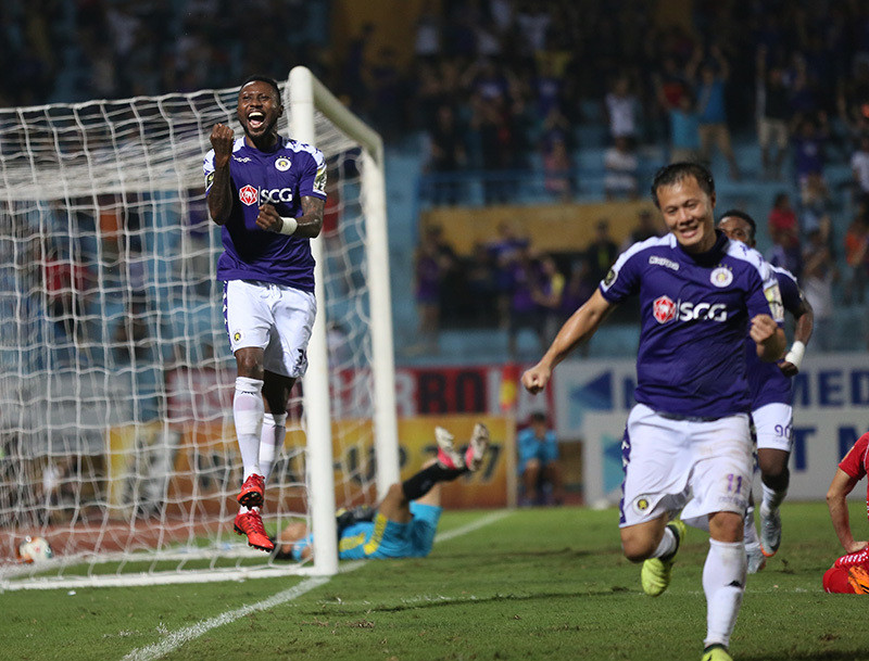 Hàng Đẫy bị “treo” vì pháo sáng: Nỗi đớn đau bóng đá Việt!