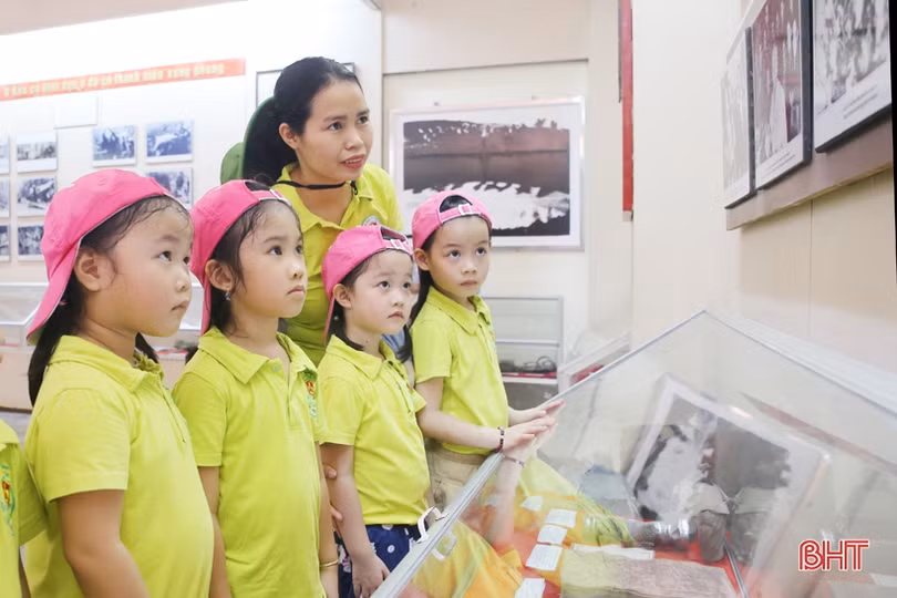 200 học sinh Mầm non Trí Đức về tri ân Ngã ba Đồng Lộc