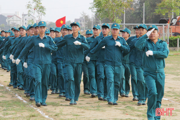 Xem dân quân vùng biển bãi ngang Hà Tĩnh huấn luyện chiến đấu