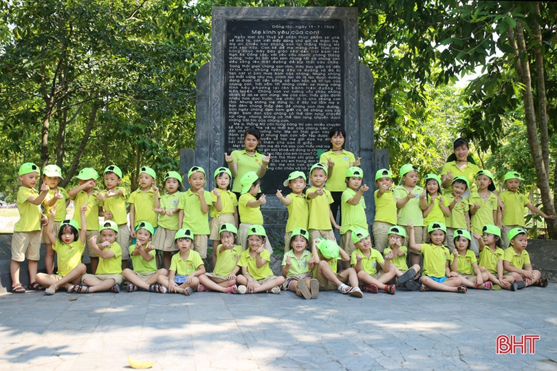 200 học sinh Mầm non Trí Đức về tri ân Ngã ba Đồng Lộc