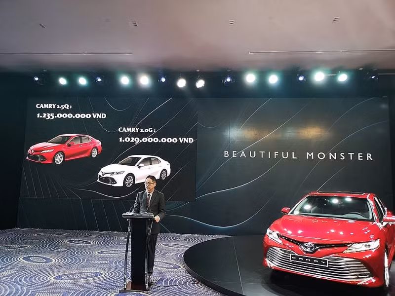 Toyota Camry 2019 nhập khẩu từ Thái Lan giá bán từ 1,029 tỷ đồng