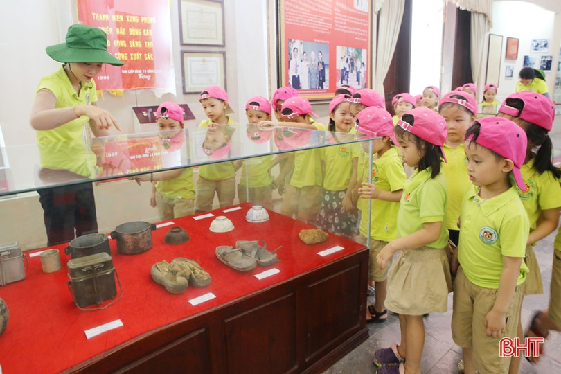 200 học sinh Mầm non Trí Đức về tri ân Ngã ba Đồng Lộc