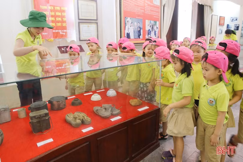 200 học sinh Mầm non Trí Đức về tri ân Ngã ba Đồng Lộc