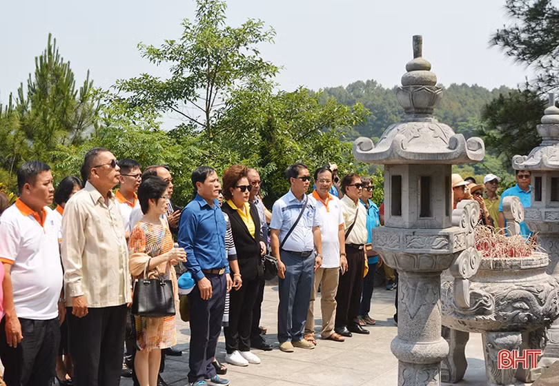 Du khách quốc tế, trong nước tham quan các điểm du lịch Hà Tĩnh