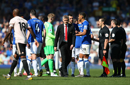 Solskjaer nhận thất bại nặng nề nhất từ khi dẫn dắt Man Utd. Ảnh: Reuters. Man Utd thảm bại trước Everton